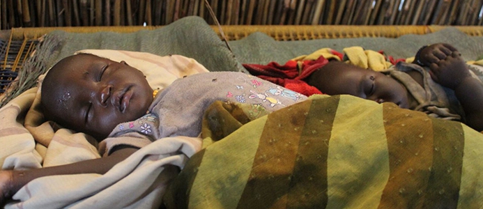 A six-month-old girl sleeps in Bentiu's UN protection site, 2015 (UNICEF/McKeever)